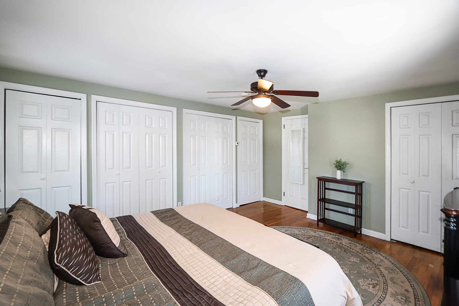 58 Elm Court, New Hyde Park 23